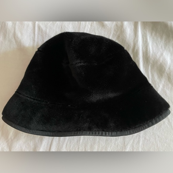 Gilly Forge Black Faux Fur Hat with Blue silk lining. Excellent condition! - Picture 7 of 8